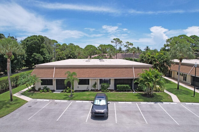 Building Photo - 104 Half Moon Cir