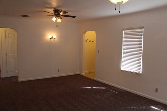 Building Photo - South Ave Turlock