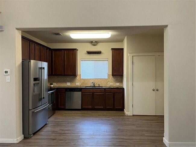 Building Photo - 2001 Faro Dr