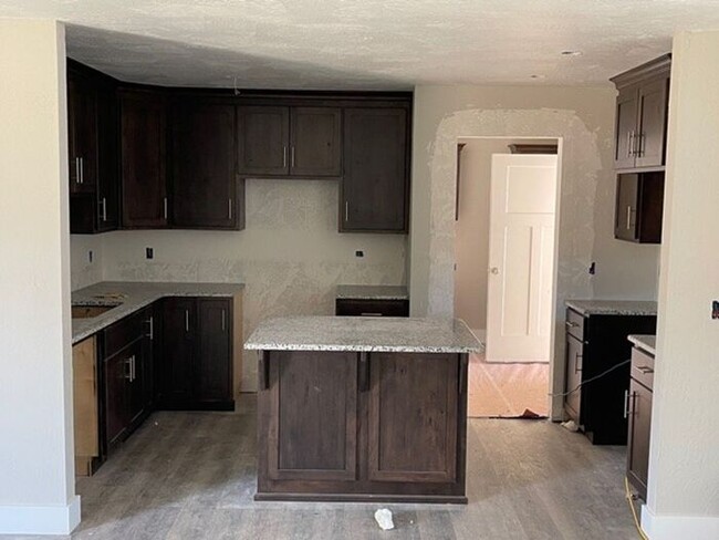 Building Photo - BEAUTIFUL DUPLEXES in Ozark!!!! 4 bedroom,...