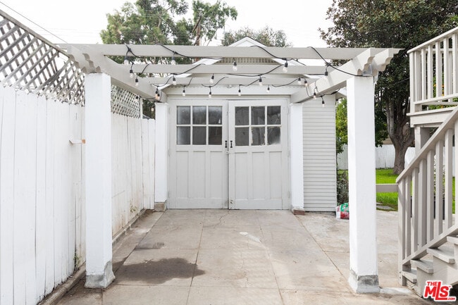 Building Photo - 3766 Valleybrink Rd