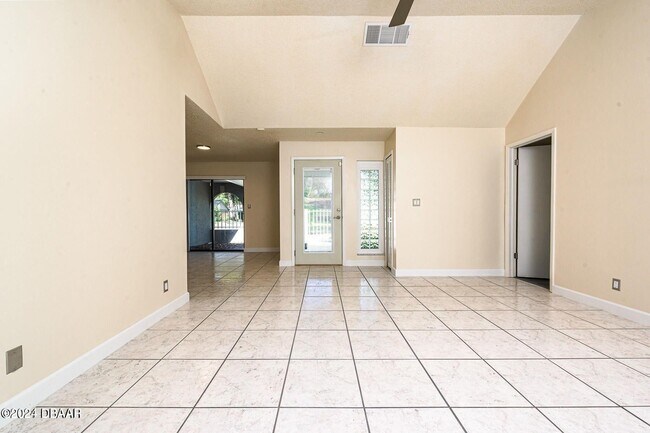 Building Photo - 4 Baywood Dr