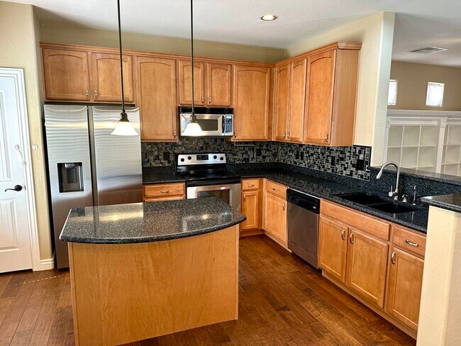Building Photo - Stunning Rancho Del Ray double story overlooking community park.