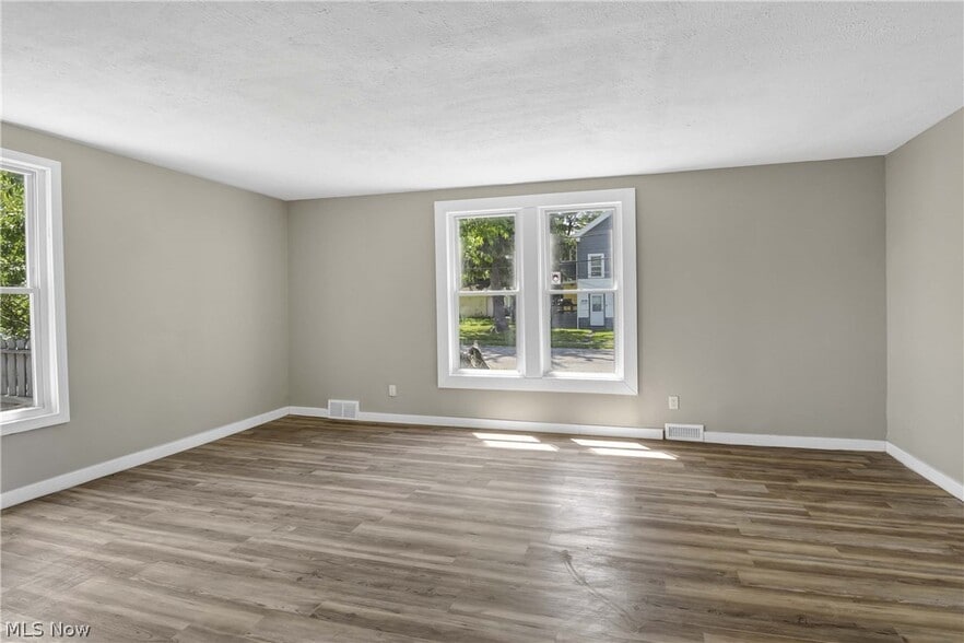 Building Photo - 15413 Raymond St