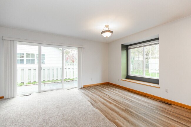Building Photo - Centrally located Home with an Attached Garage