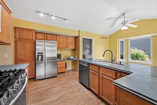Building Photo - 47186 Scarlet Dr S