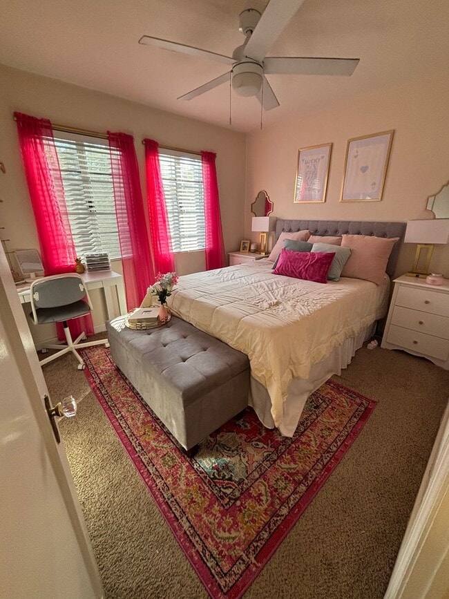 Building Photo - R1026 University Heights