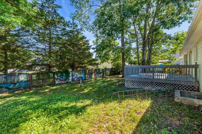 Building Photo - 2556 Woodland Rd