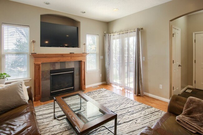 Building Photo - 3 Bedroom / 3.5 Bathroom Townhome in Millc...