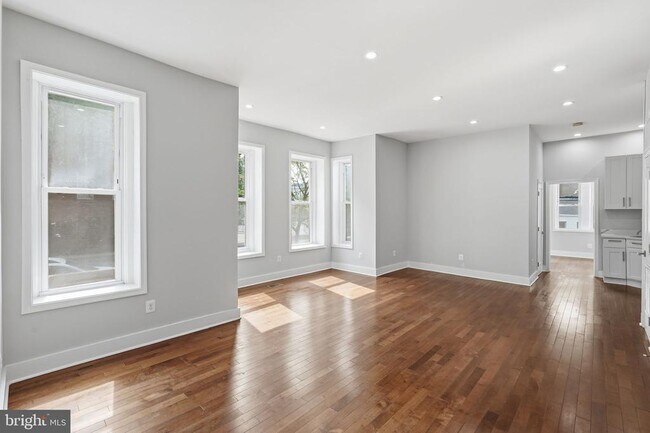 Building Photo - 1618 1st St NE