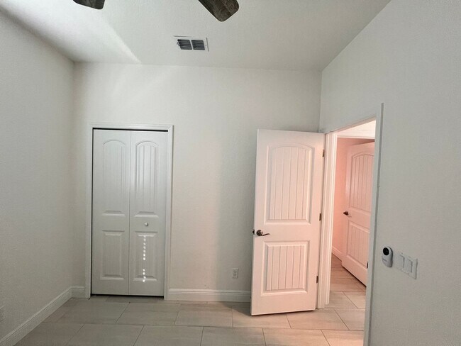 Building Photo - Almost New 2023 Built 3/2 in Convenient Punta Gorda Location