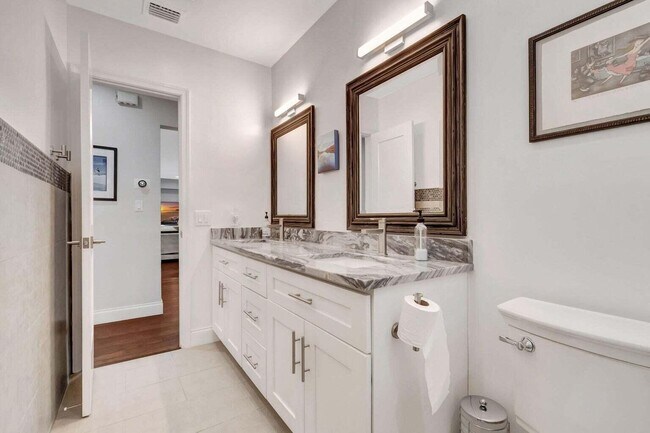 Building Photo - 5660 Golfway Dr