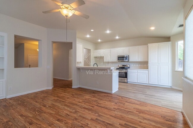 Building Photo - 2609 Magnolia Ct