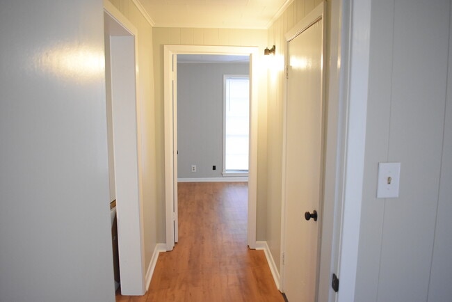 Building Photo - 221 N Sanders St