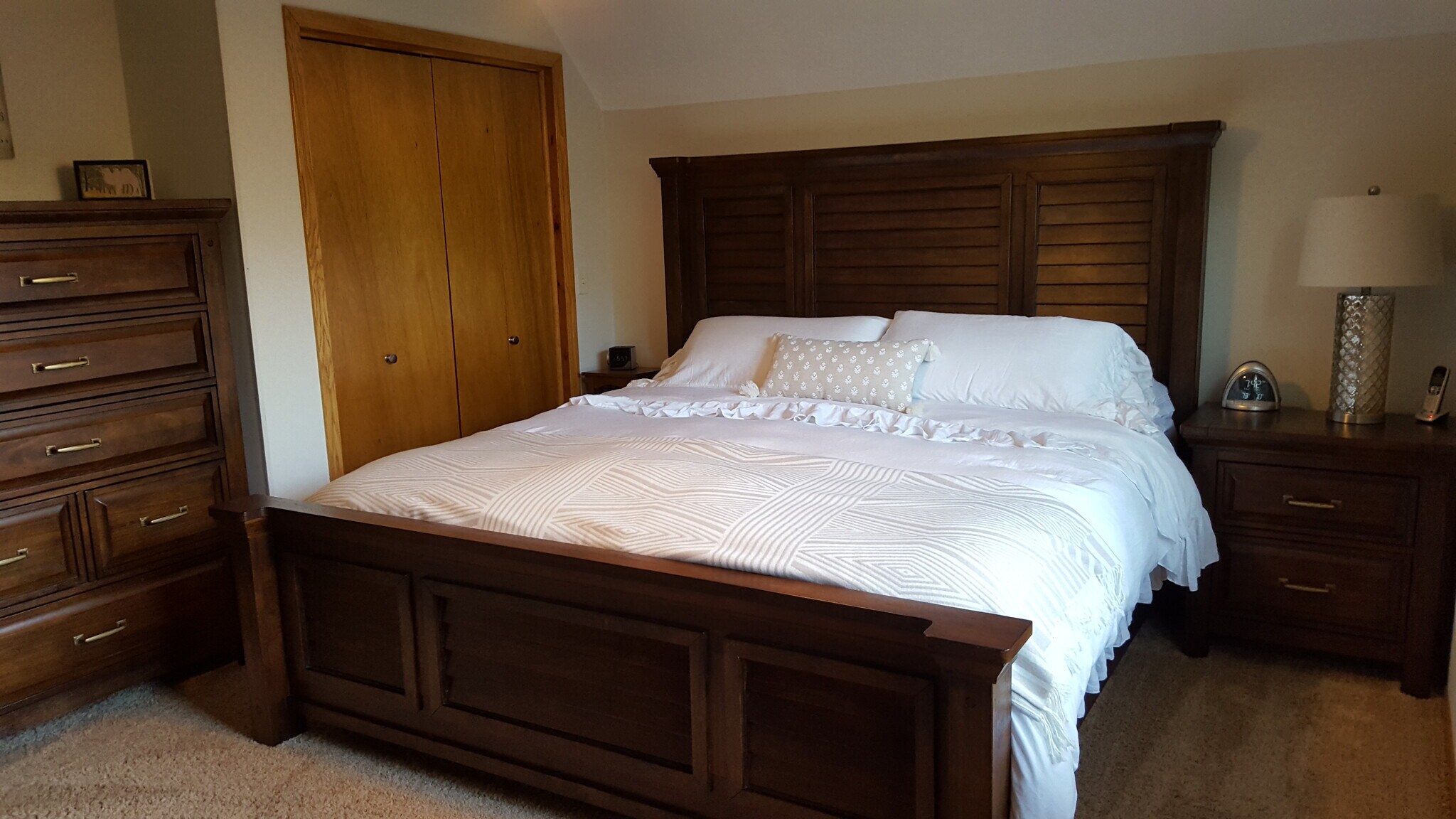Bedroom 1 - 143 River St