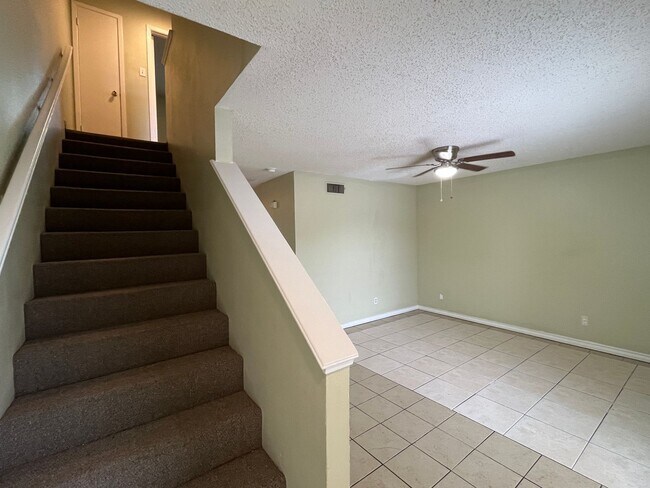 Building Photo - Southside Townhome