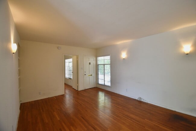 Building Photo - 11444 Riverside Dr