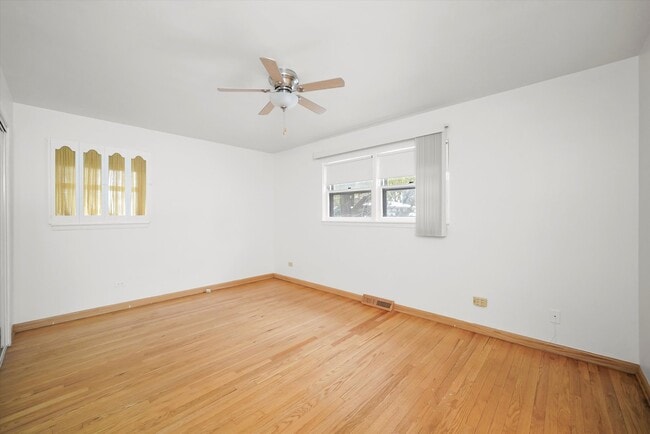 Building Photo - 400 Locust Rd