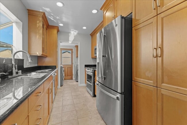 Building Photo - Charming Westchester House with Private Yard