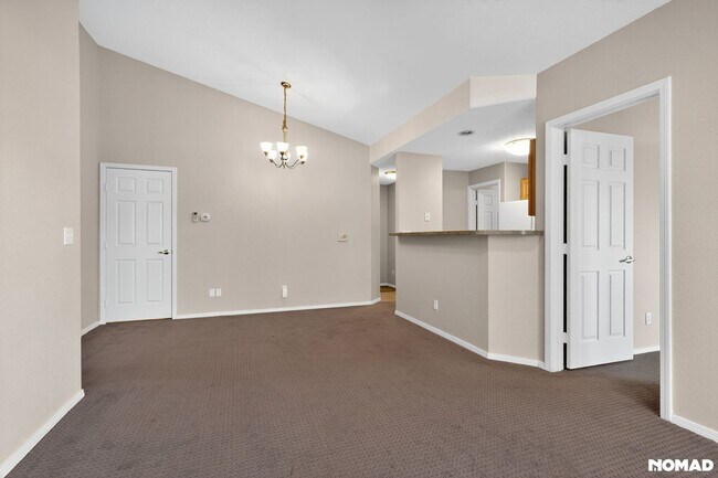 Building Photo - Well-maintained  2BR Condo in Englewood