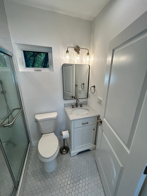 Building Photo - 223 E Cherry Ave