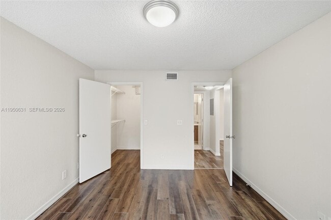 Building Photo - 437 Vista Isles Dr