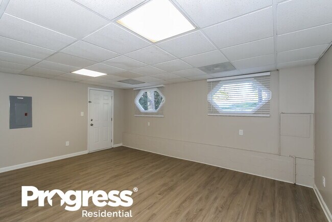 Building Photo - 3230 Revere Cir