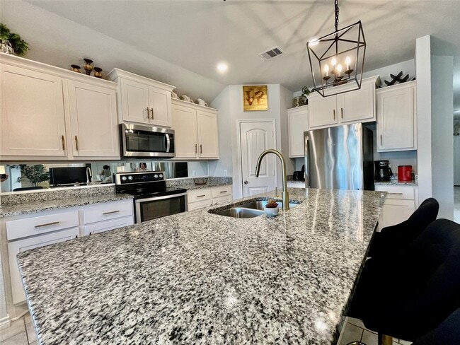 Building Photo - 1916 Thorndyke Ln