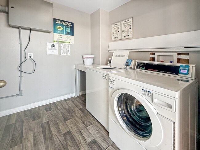 Building Photo - 9520 Seawall Blvd