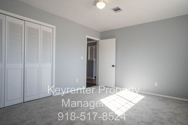 Building Photo - 4 Bedroom Home Available For Immediate Move In!!