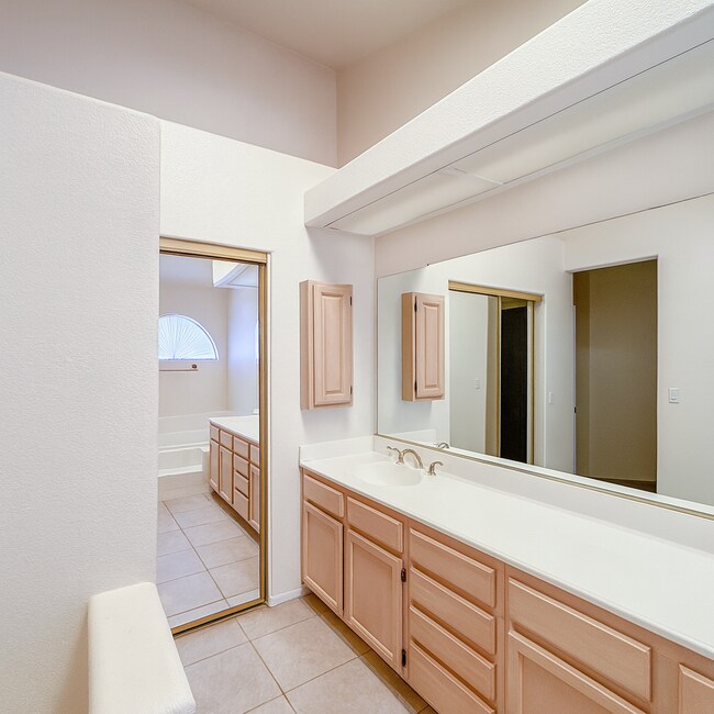 Building Photo - 39518 Chalfont Ln