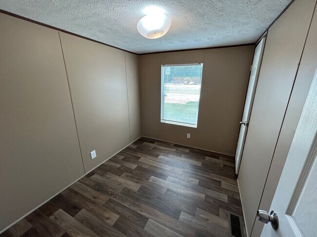Building Photo - 308 Hovie Ct