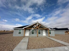 Building Photo - Brand new construction, spacious and updat...