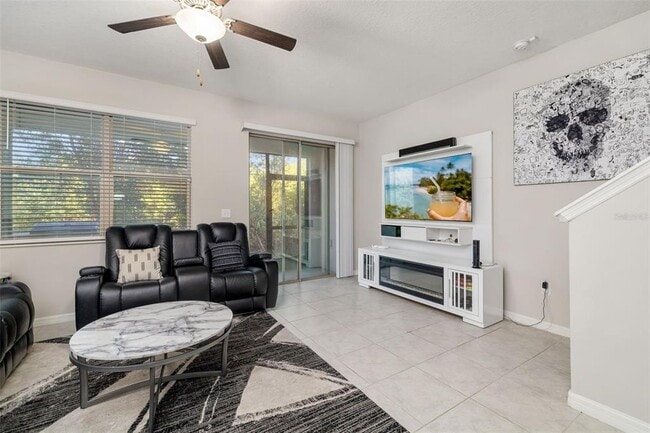 Building Photo - 621 Royal Empress Dr