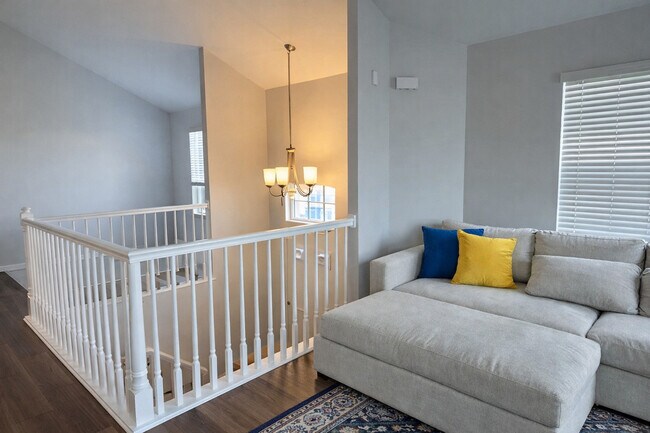 Building Photo - 121 Rosehall Dr