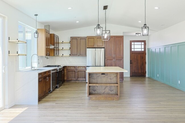 Building Photo - 4 Bedroom VIEW Home in Escondido built in 2023