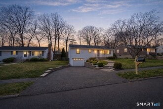 Building Photo - 9 Cobblers Ln