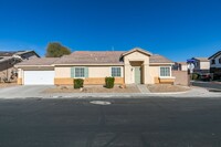 Building Photo - Single Story 3 bedroom in Gated Community,...