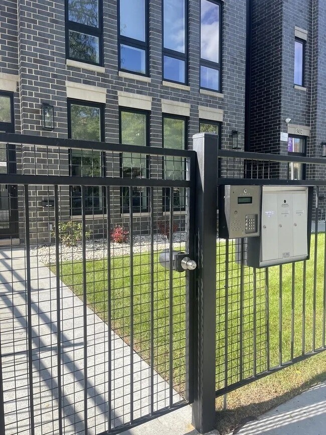 Building Photo - 5434 S Michigan Ave