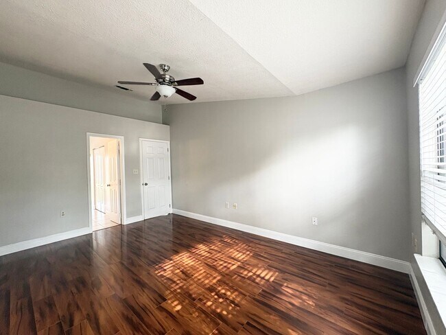 Building Photo - 4B/2B Home in Oviedo ~ Carpet Free ~ Top Rated Schools