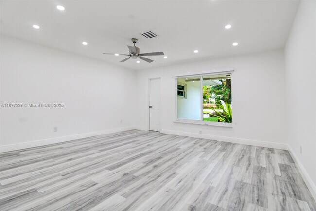 Building Photo - 5785 SW 160th Ave