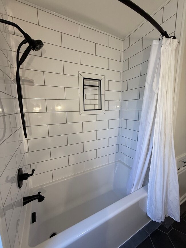 Building Photo - Newly Remodeled 3 Bed/2 Bath in North Bend