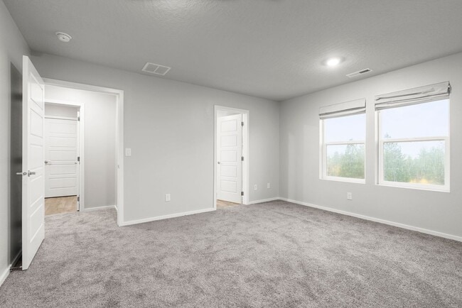 Building Photo - Newer Construction Home in Upriver Drive Neighborhood