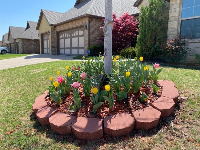 Building Photo - Beautiful Home in Edmond!
