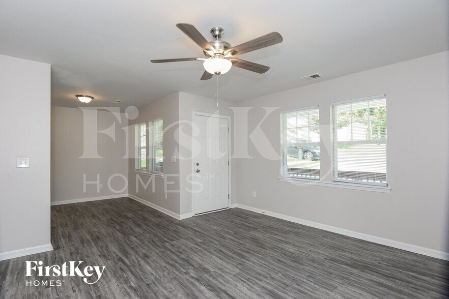 Building Photo - 3018 Amay James Ave