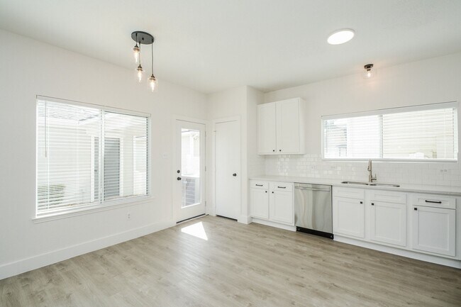 Building Photo - 9939 Farrell Dr