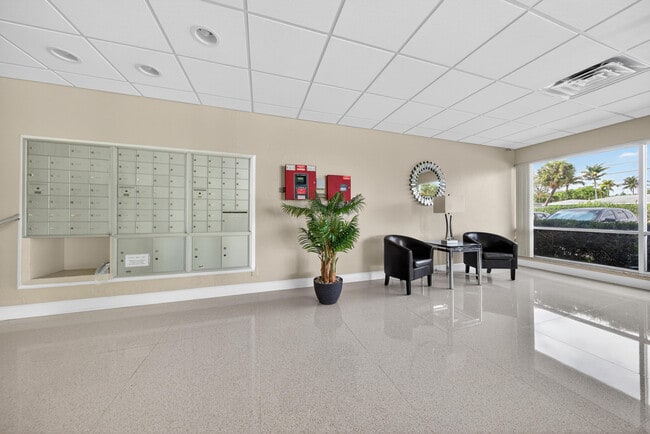 Building Photo - 1831 NE 38th St