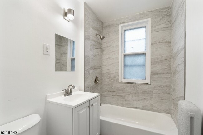 Building Photo - 148 Lyons Ave