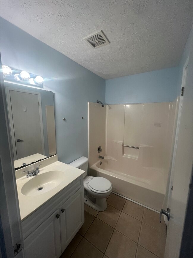 Building Photo - 105 Horizon River Dr