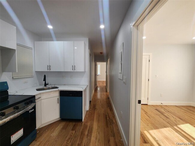 Building Photo - 330 Taylor Ave